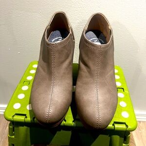 Dr. Scholl’s Wedge Bootie, size 9W.
